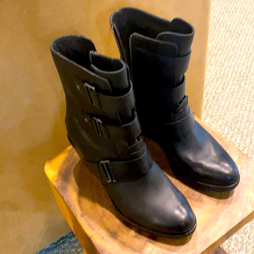 Sorel black three buckle wedge boots